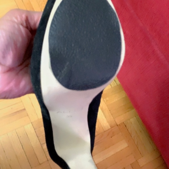 Black Suede -  5” pumps - Picture 4 of 6